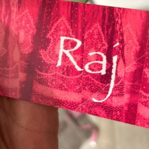 RAJ 100% Silk Green & Black Skull Print Scarf - Picture 5 of 7